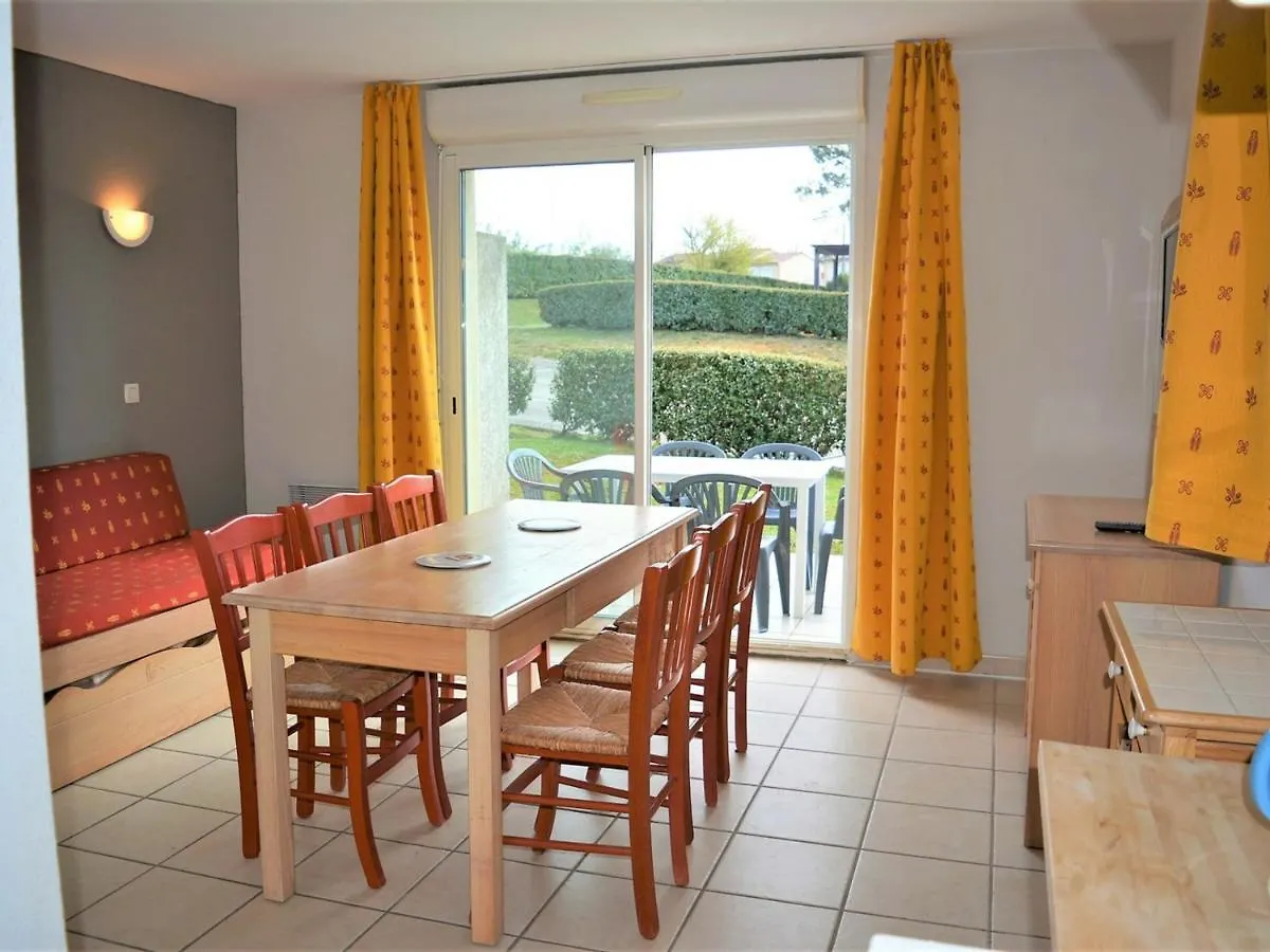 Maison Duplex Avec Terrasse, 2 Chambres, Piscines Et Parking - Fr-1-382-19 Salavas Holiday home