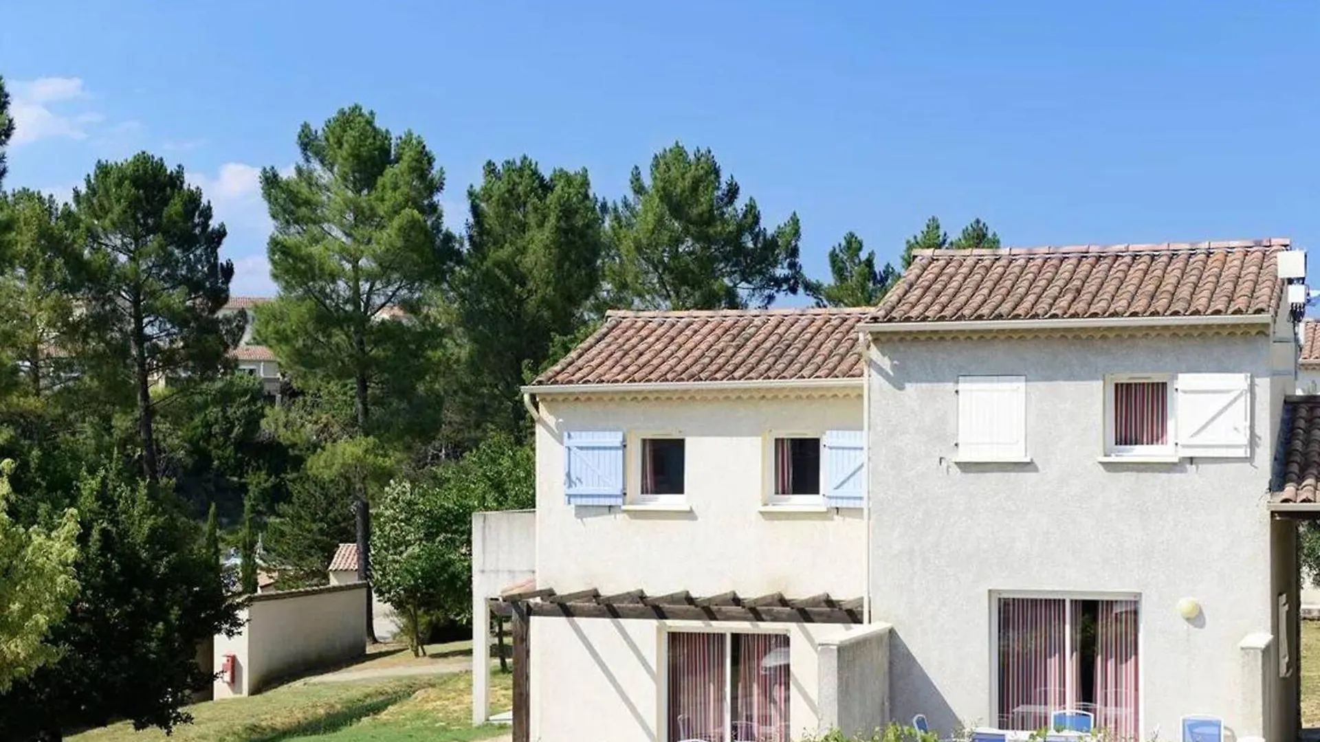 Maison Duplex Avec Terrasse, 2 Chambres, Piscines Et Parking - Fr-1-382-19 Salavas 0*,  France